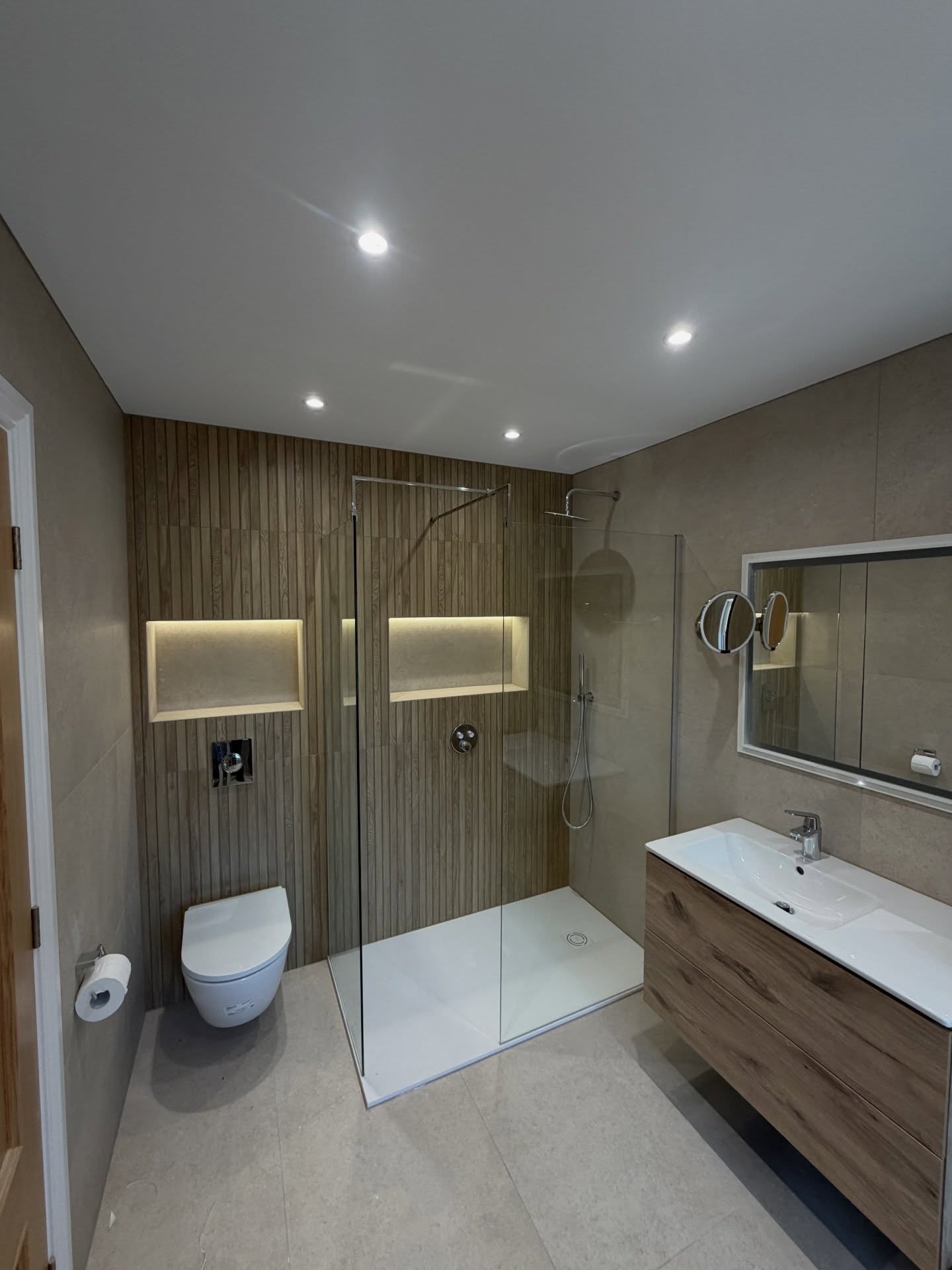 Bathroom silicone sealant — clean finished result