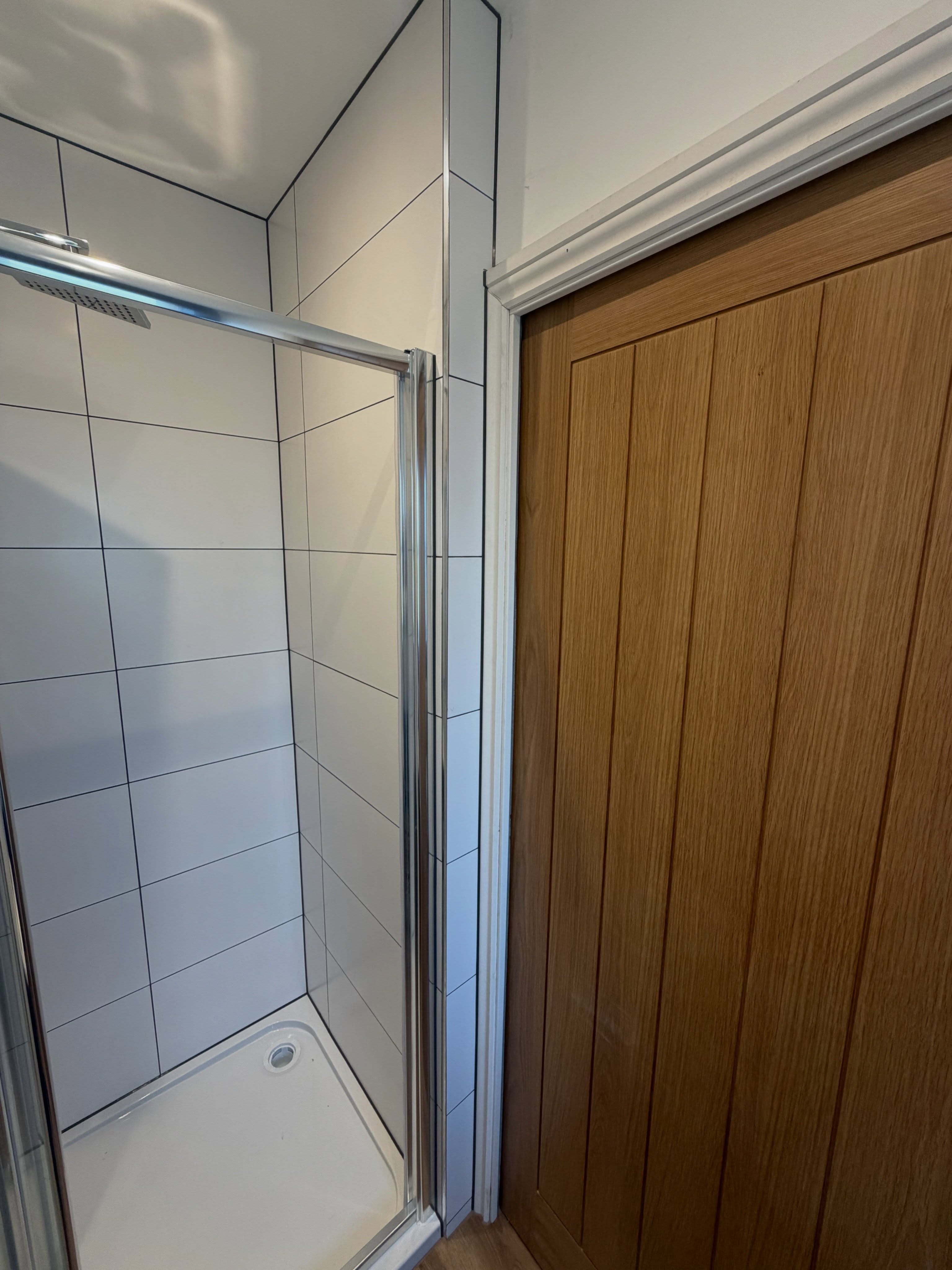 Bathroom sealant specialist — clean silicone finish