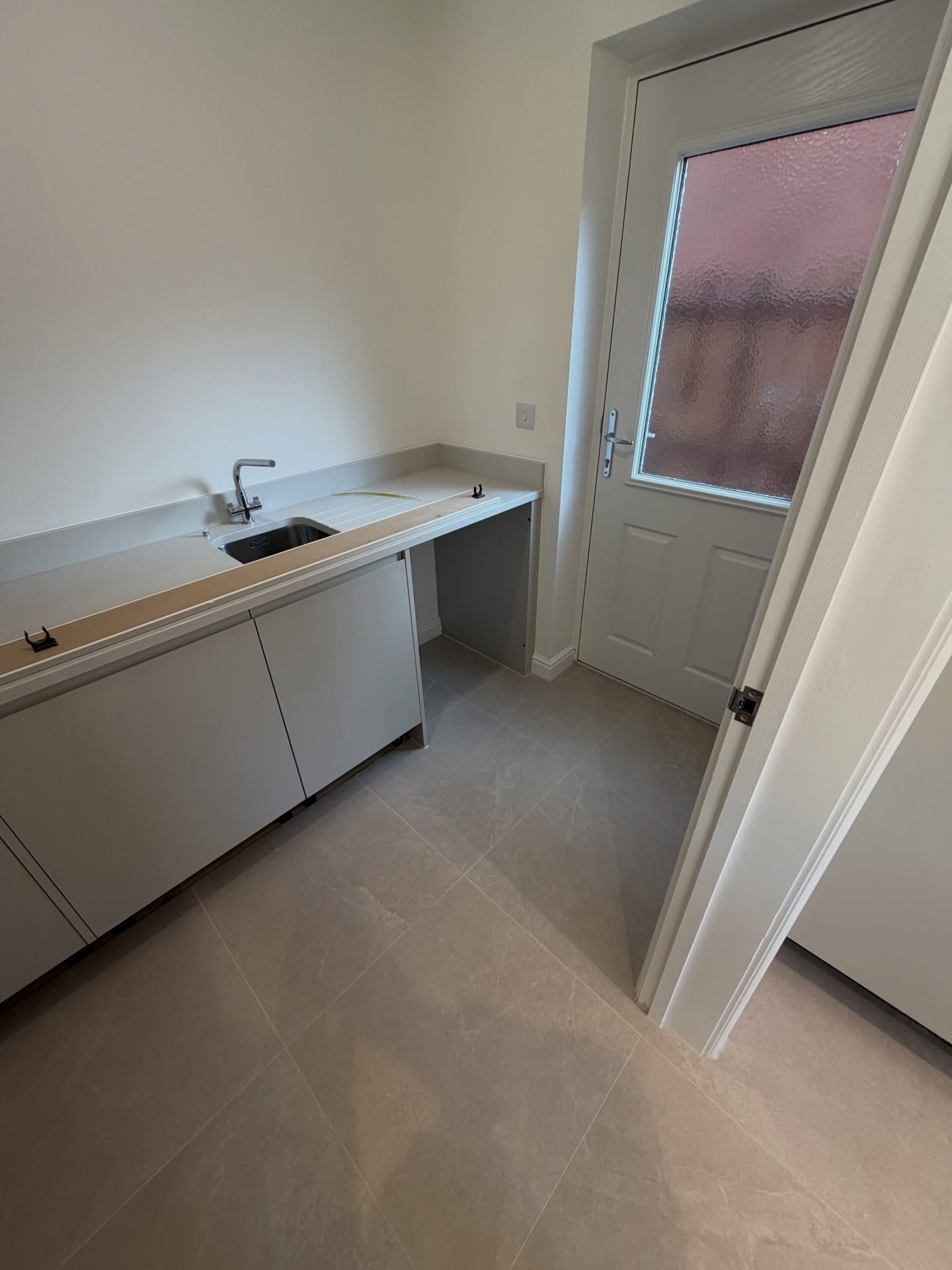 Kitchen mastic sealant work example 4